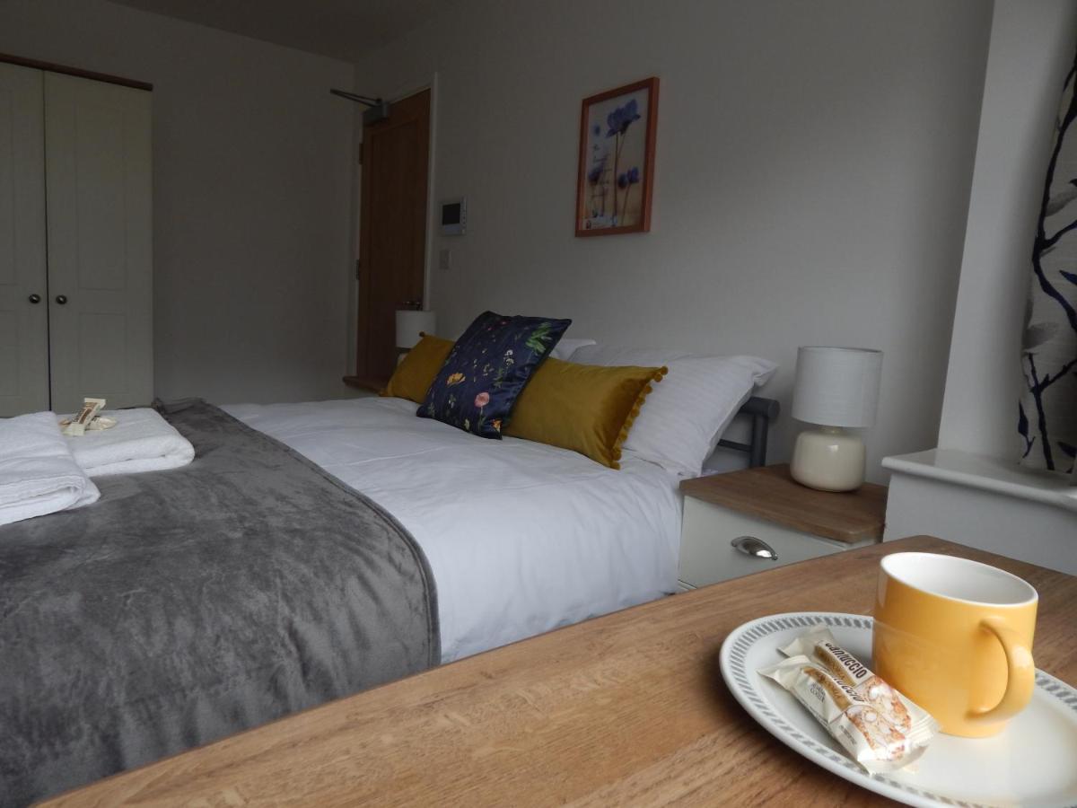 Modern, Well Located En-Suite Rooms With Parking - Orbitat Accommodations Cambridge  Ngoại thất bức ảnh