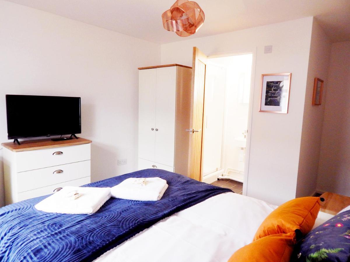 Modern, Well Located En-Suite Rooms With Parking - Orbitat Accommodations Cambridge  Ngoại thất bức ảnh