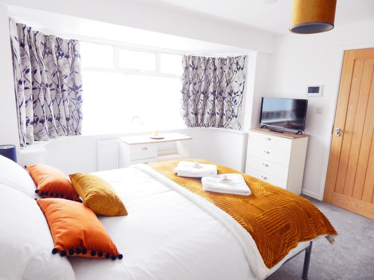 Modern, Well Located En-Suite Rooms With Parking - Orbitat Accommodations Cambridge  Ngoại thất bức ảnh